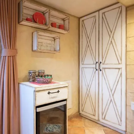 Gabrijel With Four Seasons Outdoor Kitchen *