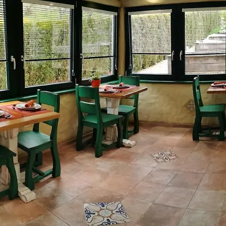 Gabrijel With Four Seasons Outdoor Kitchen